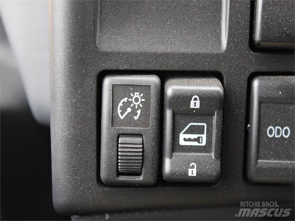 Isuzu NRR Camion portacontainer