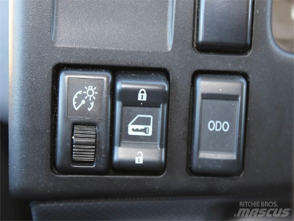 Isuzu NRR Camion portacontainer
