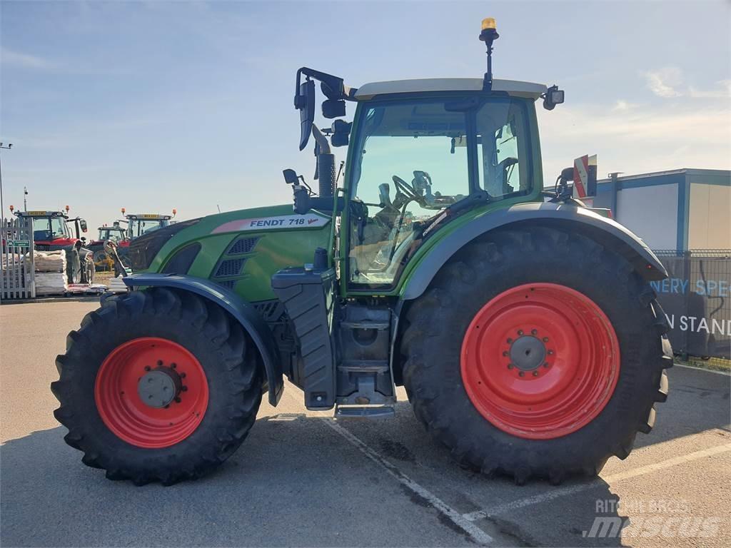 Fendt 718 VARIO S4 Trattori