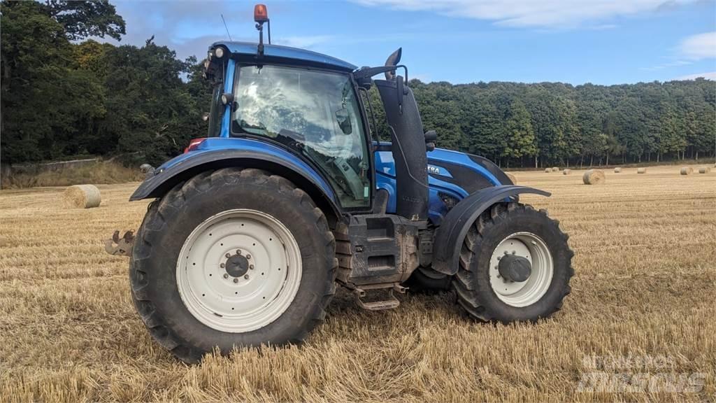 Valtra T214V Trattori