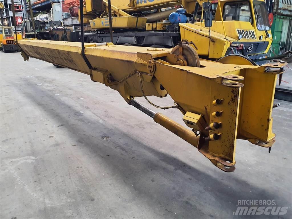 Krupp KMK 3050 jib Parti e equipaggiamenti per Gru