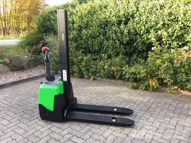 Cesab S110 Transpallet uomo a terra
