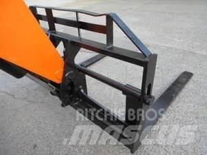 SkyTrak 8042 Costruzioni - Altro