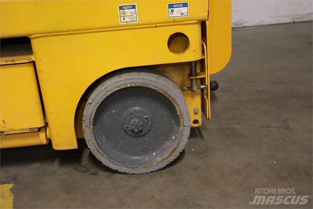 Haulotte Compact 10 Piattaforme a pantografo