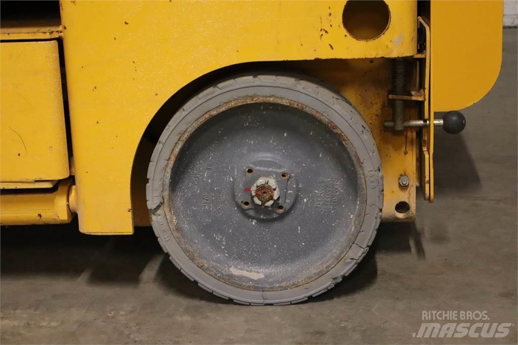 Haulotte Compact 10 Piattaforme a pantografo