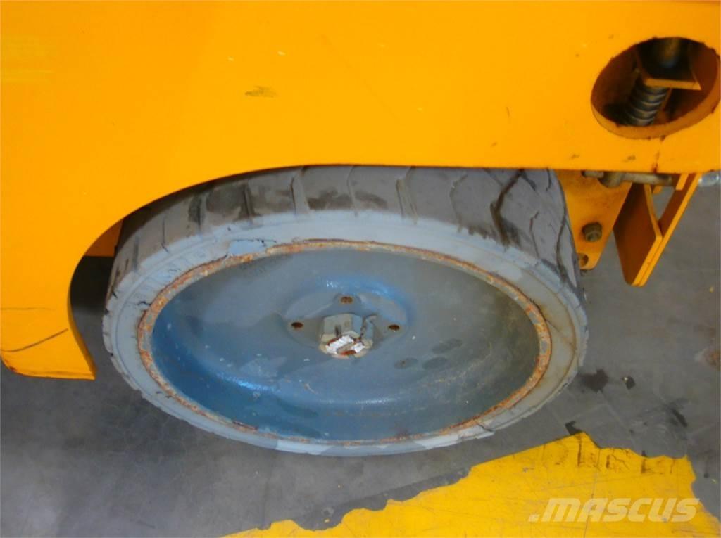 Haulotte Compact 12 Piattaforme a pantografo