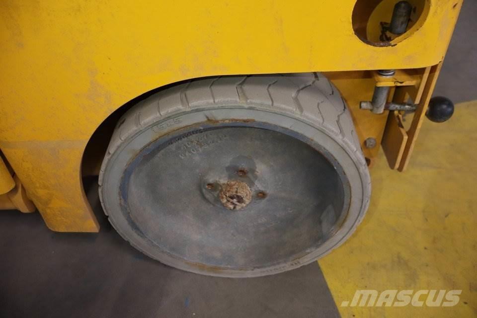 Haulotte Compact 14 Piattaforme a pantografo