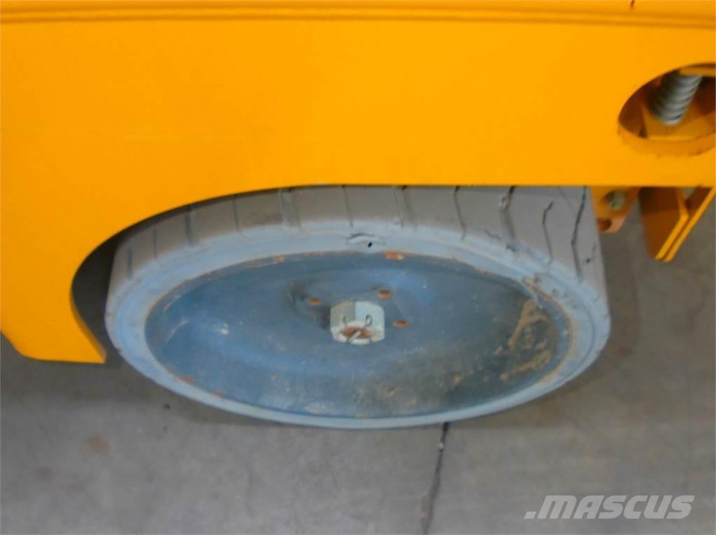 Haulotte Compact 14 Piattaforme a pantografo