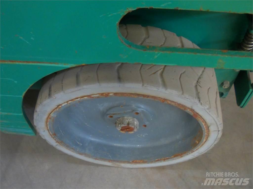 Haulotte Compact 14 Piattaforme a pantografo