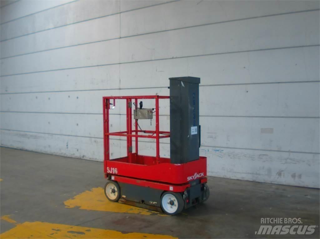 SkyJack SJ16 Sollevatori verticali