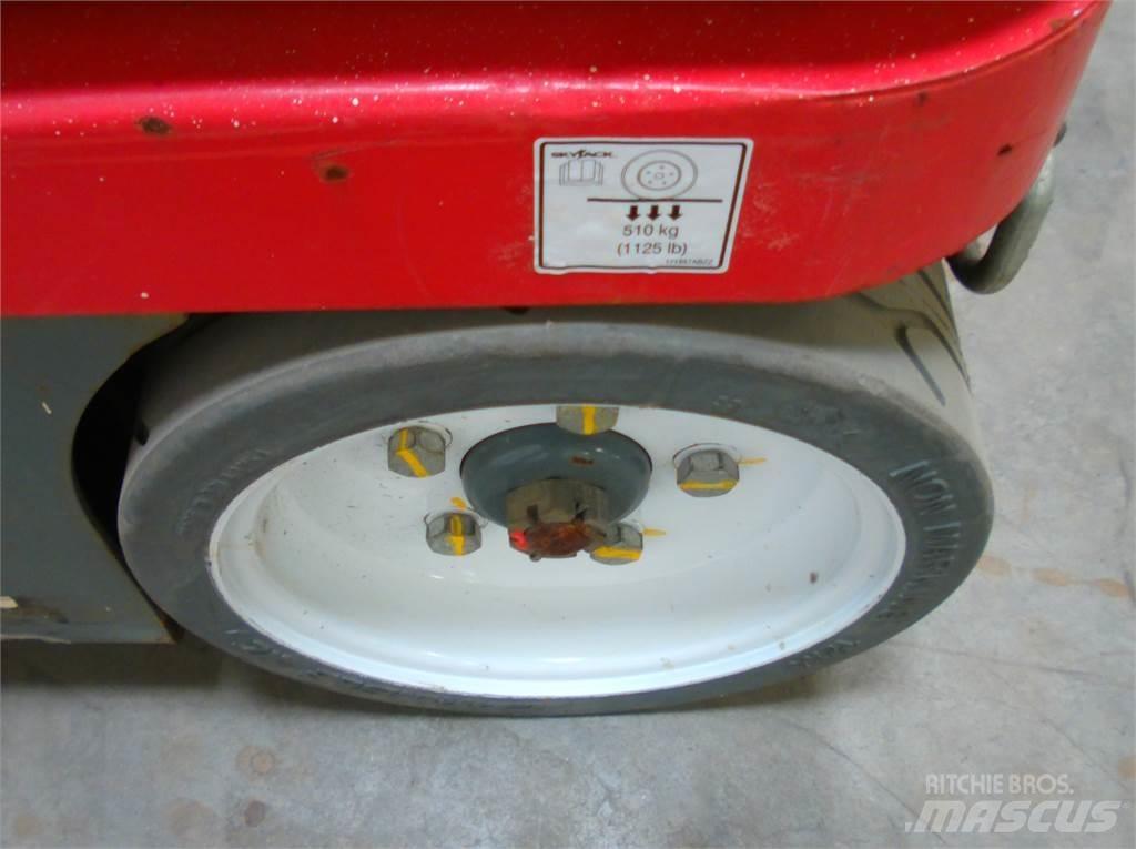 SkyJack SJ16 Sollevatori verticali