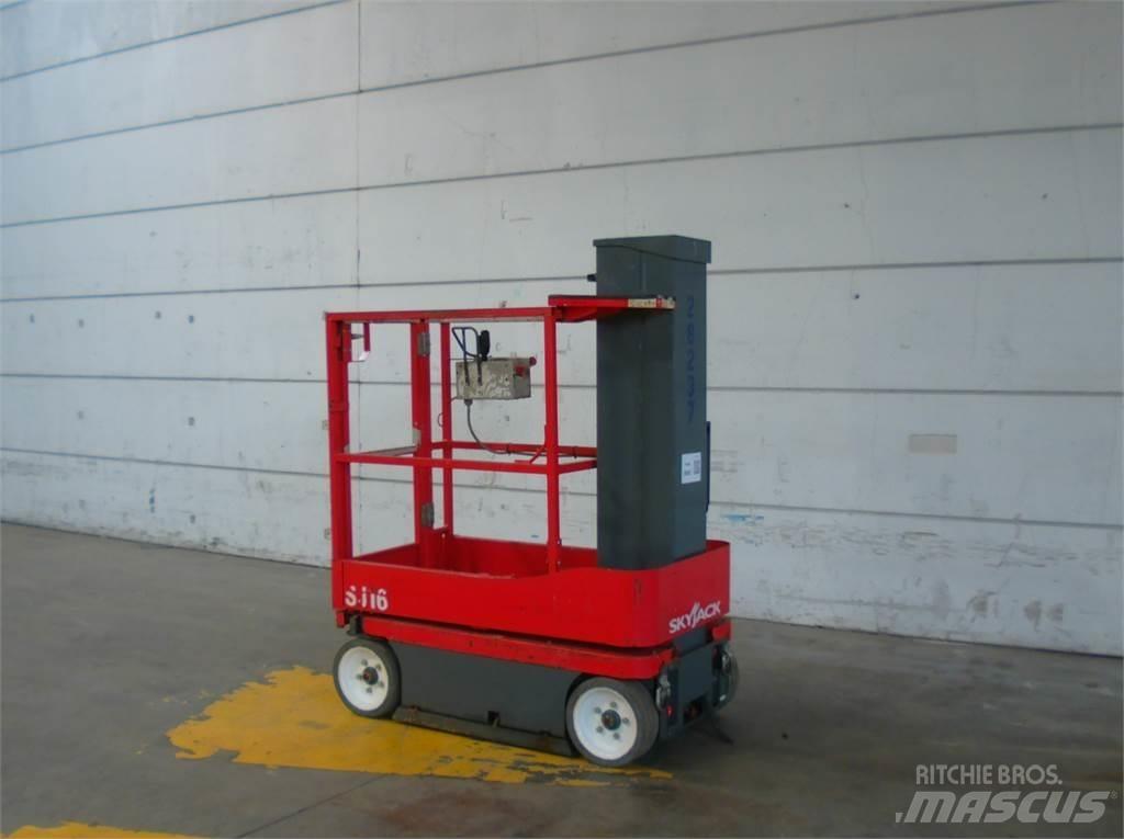 SkyJack SJ16 Sollevatori verticali