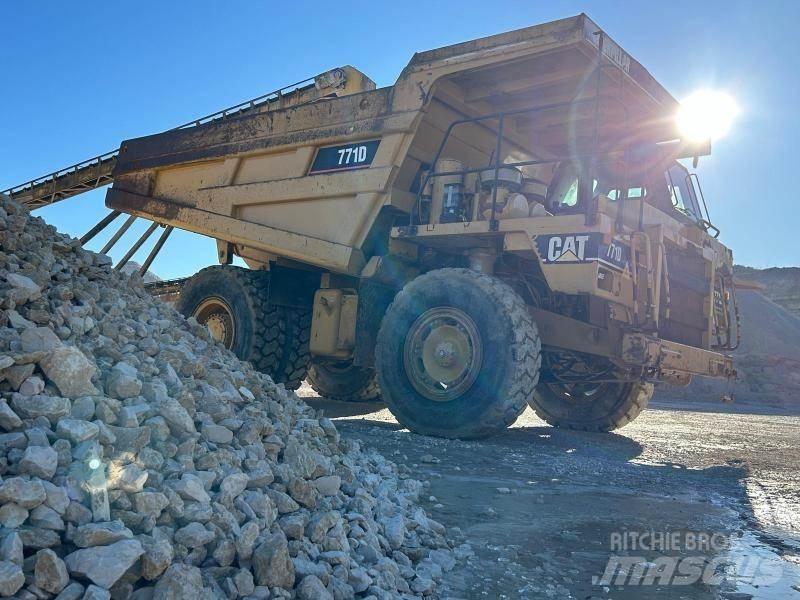 CAT 771D Dumper a telaio rigido