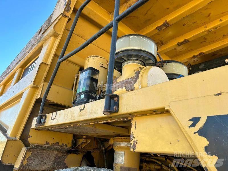 CAT 771D Dumper a telaio rigido