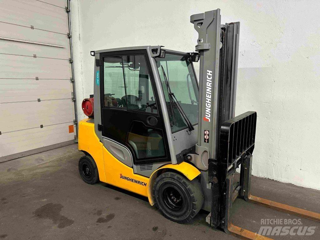 Jungheinrich TFG 430s Carrelli elevatori GPL