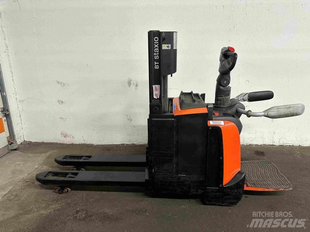 Toyota SPE 200 DN Transpallet uomo a terra