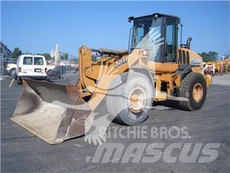 CASE 721F Pale gommate