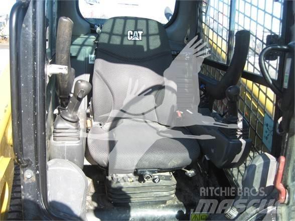 CAT 279D3 Mini Pale Gommate