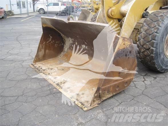 CAT 928H Pale gommate
