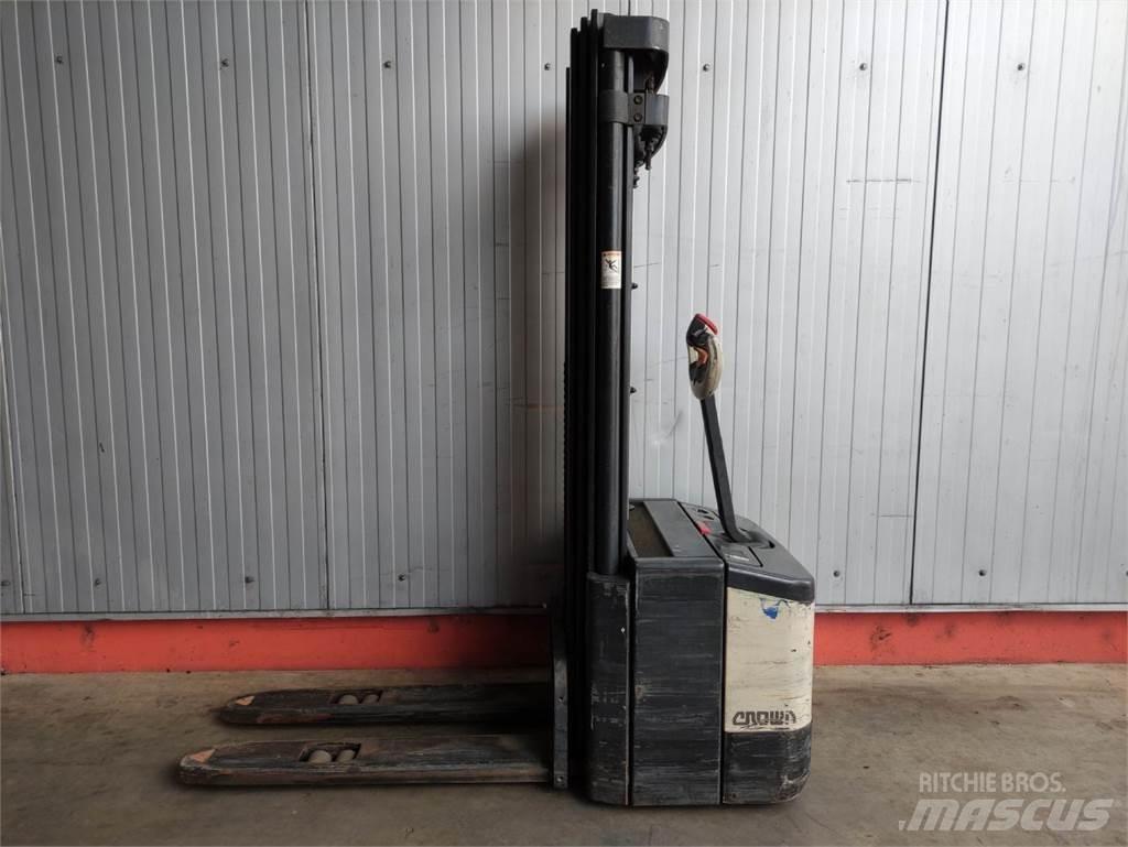 Crown WE 2300-1.6 TT Transpallet uomo a terra
