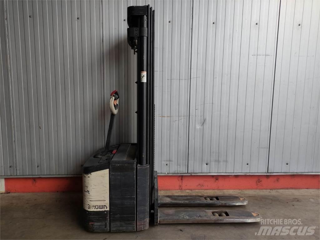 Crown WE 2300-1.6 TT Transpallet uomo a terra