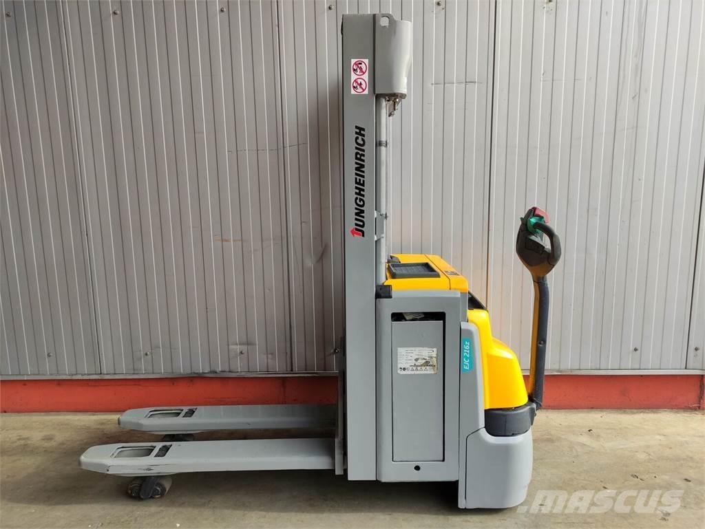 Jungheinrich EJC216z Transpallet uomo a terra