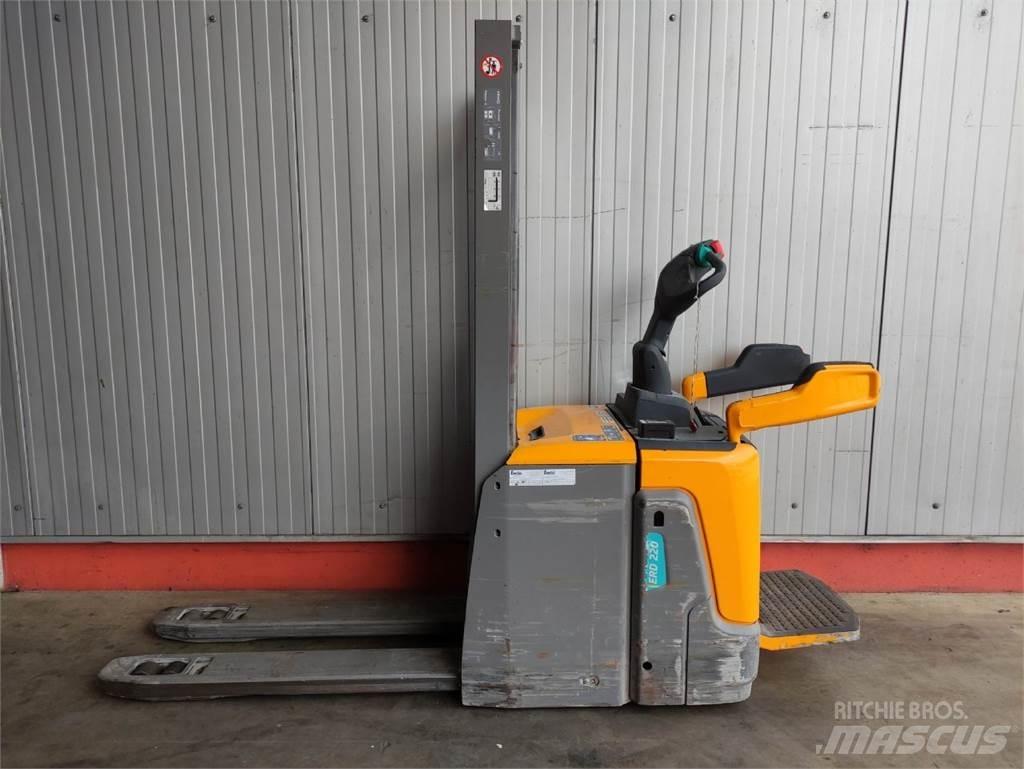 Jungheinrich ERD220 Transpallet uomo a terra