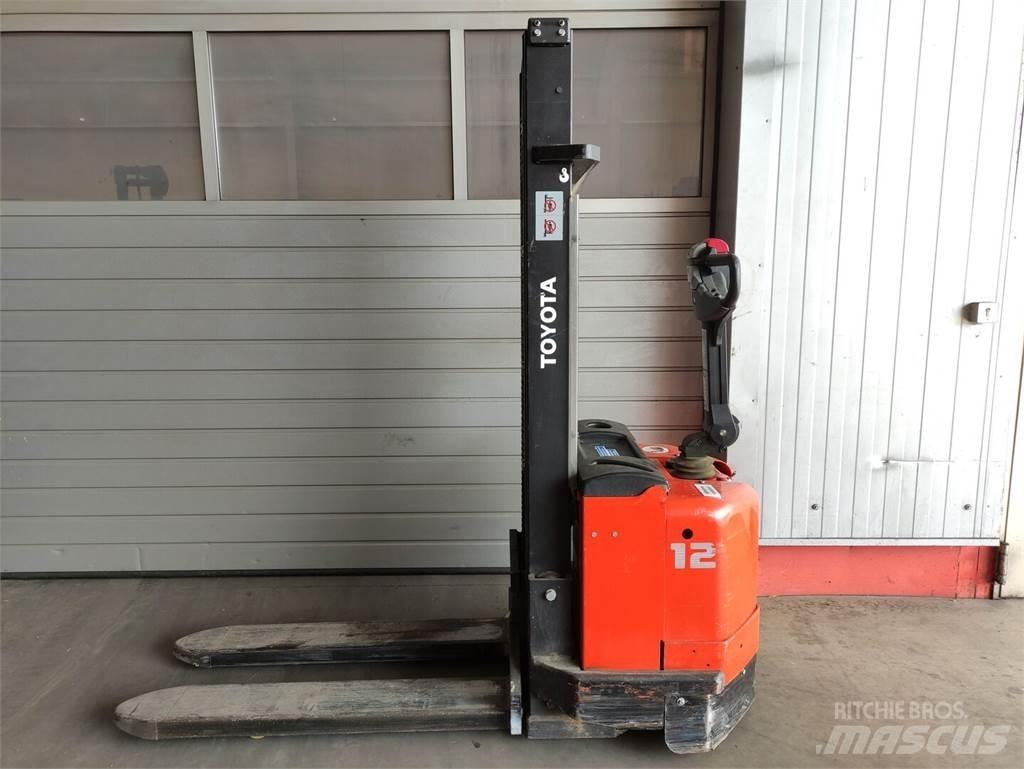 Toyota 7SM12 Transpallet uomo a terra