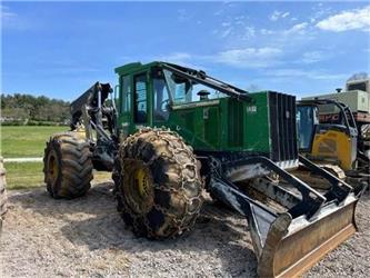 John Deere 748H