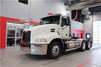 Mack Vision CXN 613