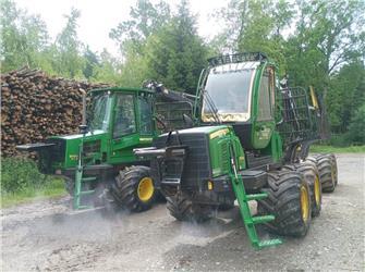 John Deere 810 D