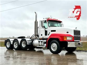 Mack CL 733