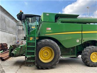 John Deere S 670 i