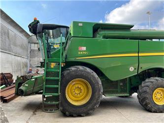 John Deere S 670 i