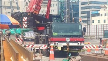 Liebherr LTM 1055