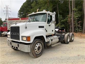 Mack CH613