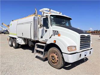Mack CSMR Metroliner