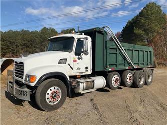 Mack CV713