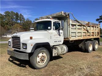 Mack RD600