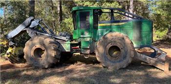 John Deere 748L