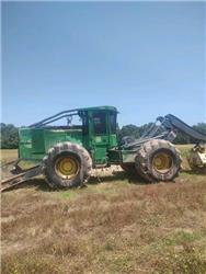 John Deere 748L