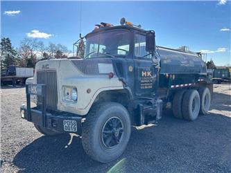 Mack DM685S