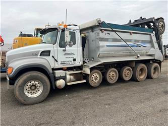 Mack Granite CV513