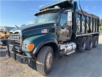 Mack Granite CV713