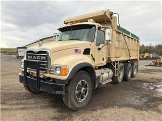 Mack Granite CV713