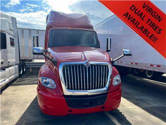 International LT625