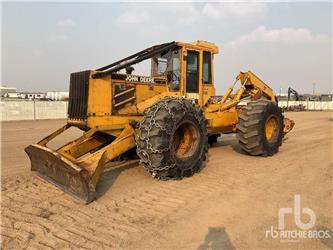 John Deere 748E