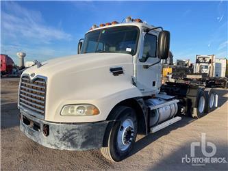 Mack CXN613
