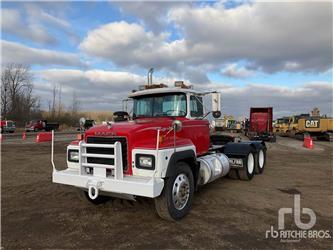 Mack RD688S
