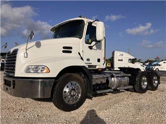 Mack CXU613